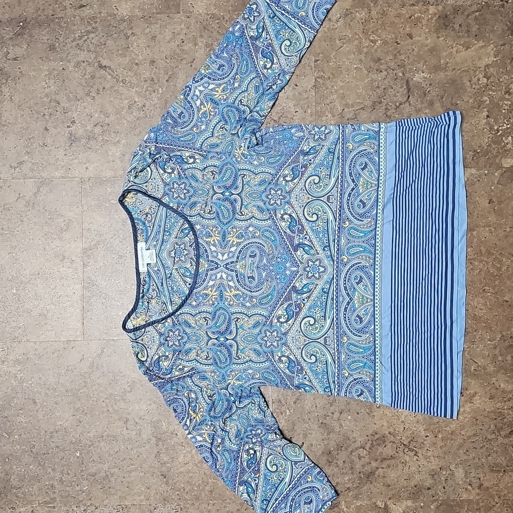 Liz Claiborne Blue, gold & white paisley top size XL
